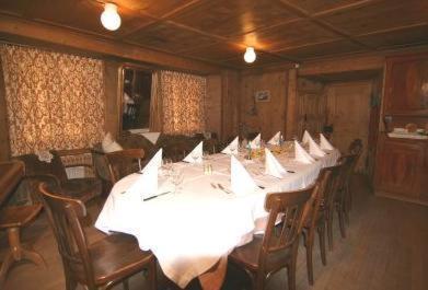 Gasthaus Zum Weissen Kreuz Hotel Samedan Ngoại thất bức ảnh