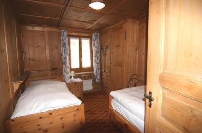 Gasthaus Zum Weissen Kreuz Hotel Samedan Ngoại thất bức ảnh